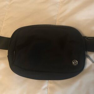 NWOT Lululemon Everywhere Belt Bag